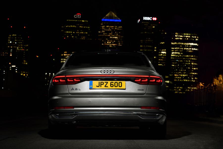  Audi A8 L 50 TDI Quattro (D5) 2017 года  (UK) (фото 11 из 40)